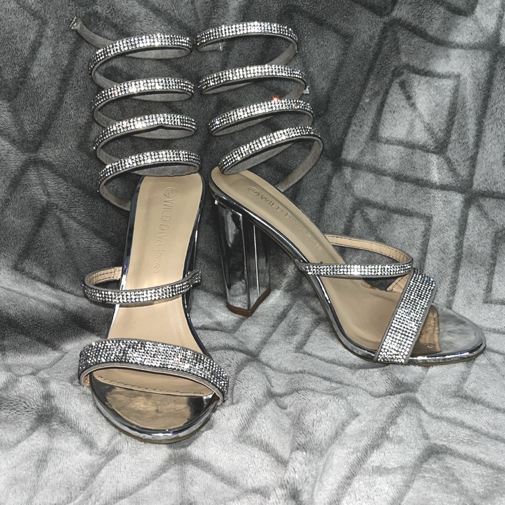 Sparkle knee-high wrap, high heels